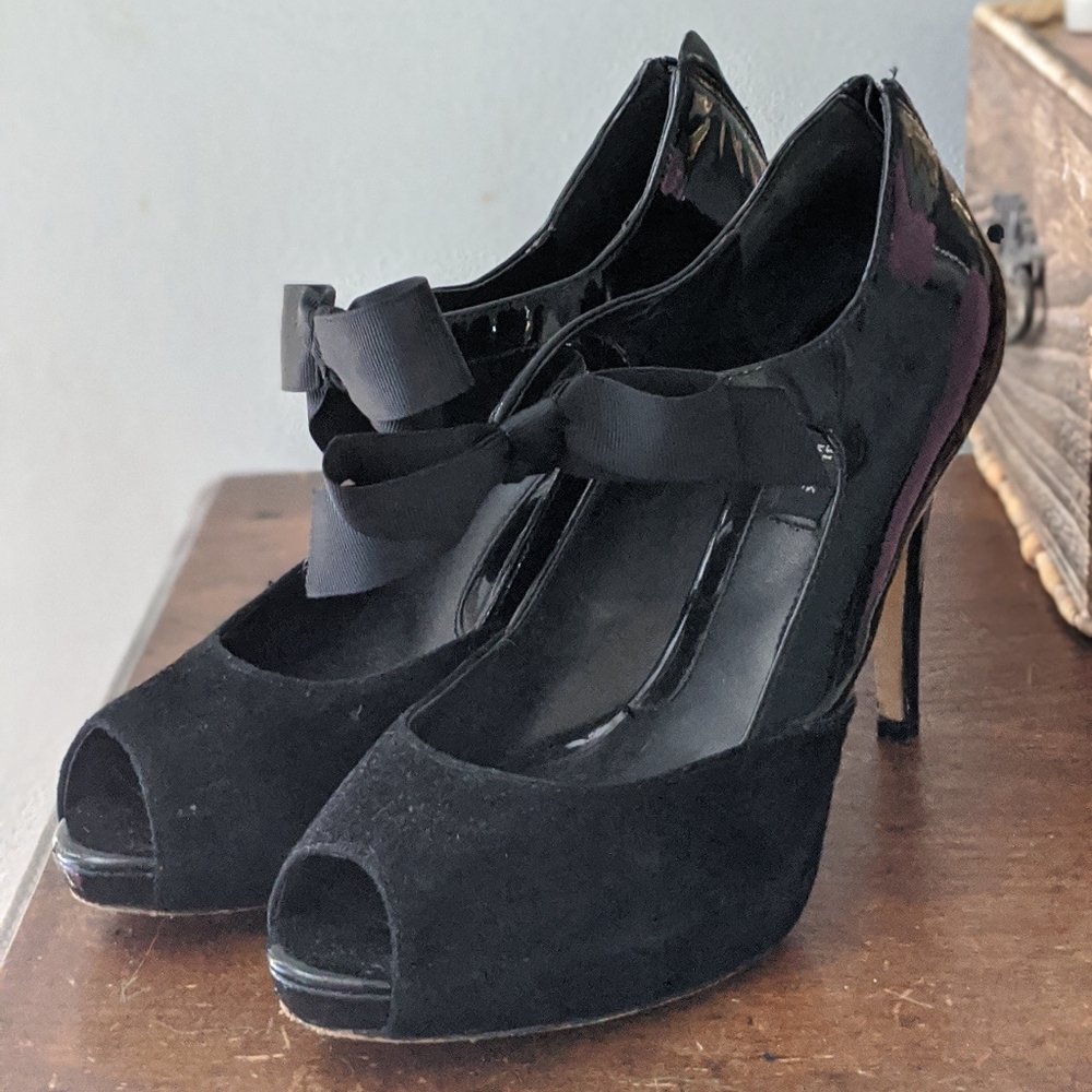 White House Black Market pumps